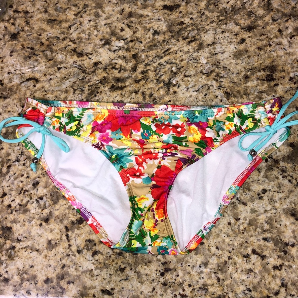 3/$30 Gianni Bini floral swimsuit bottom